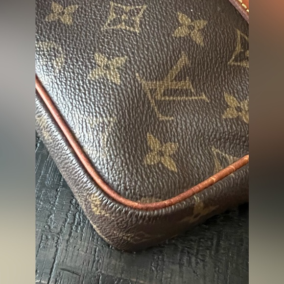 Louis Vuitton Mono Compiegne 23 Bag - Picture 9 of 16